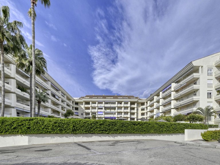 Apartment for Sale in Marbella, Malaga 1