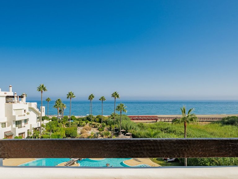 Penthouse for Sale in New Golden Mile, Malaga 1