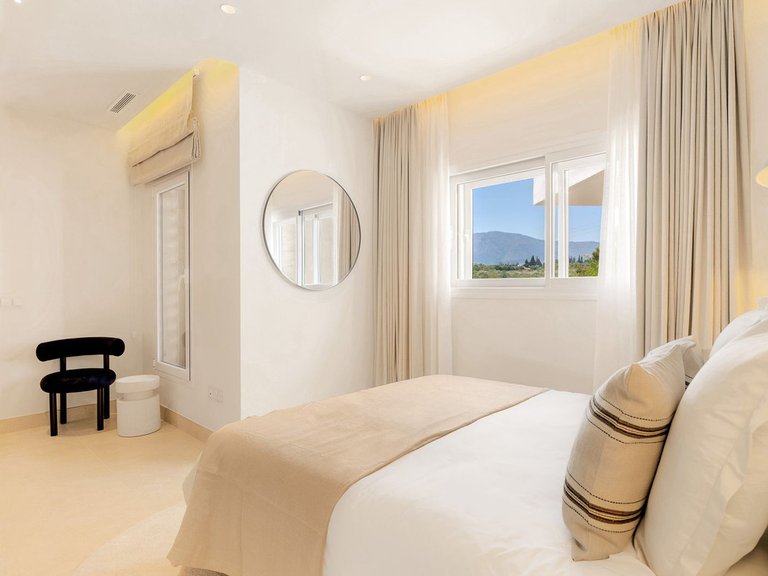 Penthouse for Sale in New Golden Mile, Malaga 36