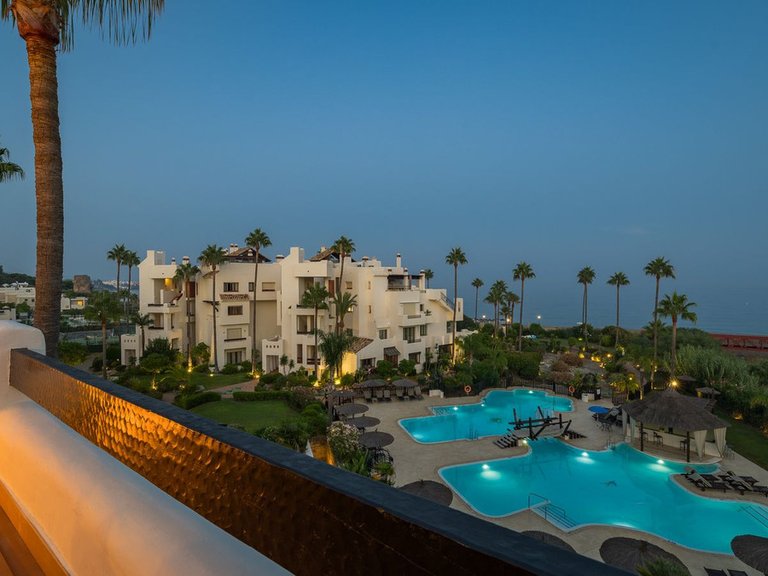 Penthouse for Sale in New Golden Mile, Malaga 40