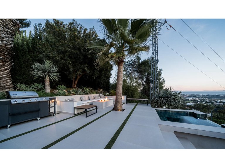 Villa for Sale in El Madroñal, Malaga 25