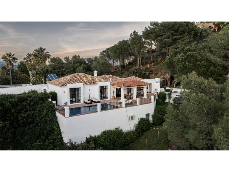 Villa for  in El Madroñal, Malaga 1