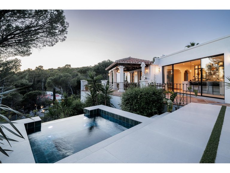 Villa for  in El Madroñal, Malaga 27