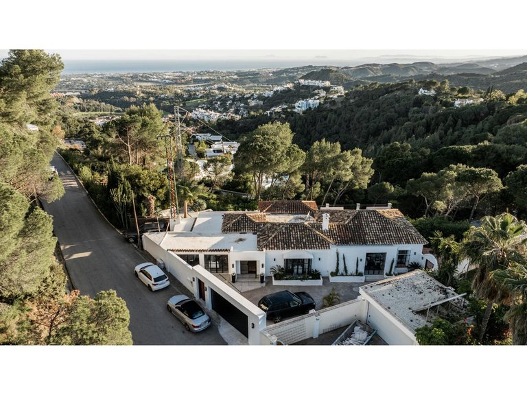 Villa for  in El Madroñal, Malaga 30