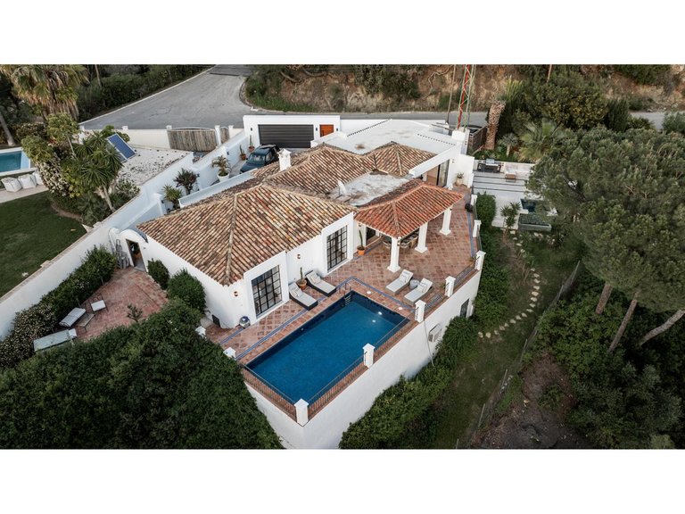 Villa for  in El Madroñal, Malaga 31
