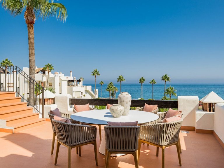 Penthouse for Sale in New Golden Mile, Malaga 1
