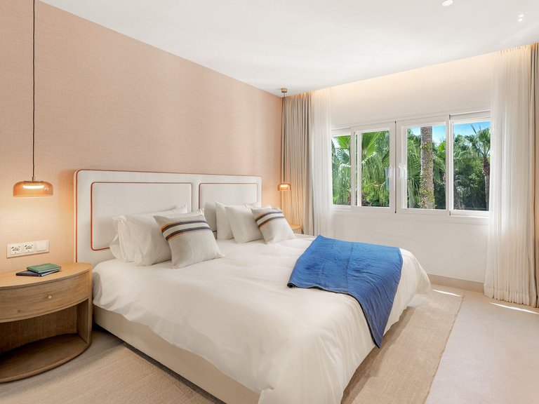 Penthouse for Sale in New Golden Mile, Malaga 20