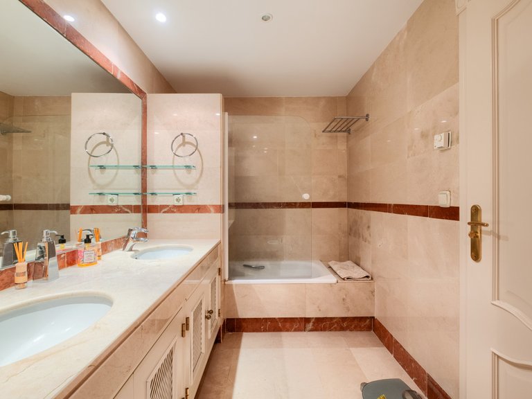 Apartment for Sale in Marbella, Malaga 15
