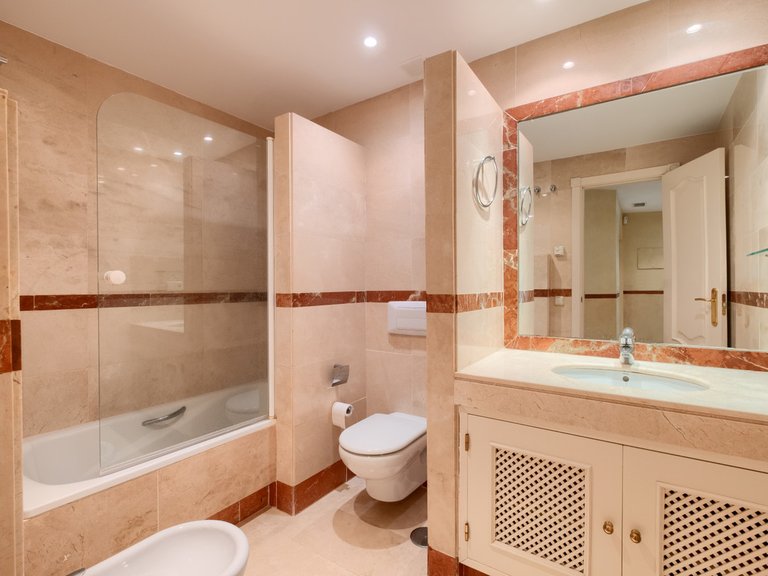 Apartment for Sale in Marbella, Malaga 18