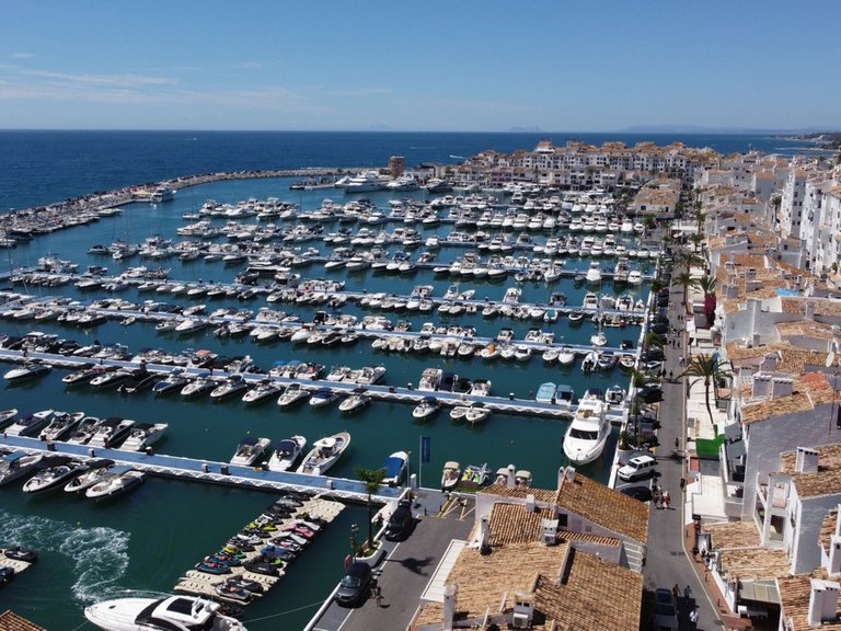 Apartment for Sale in Puerto Banús, Malaga 1