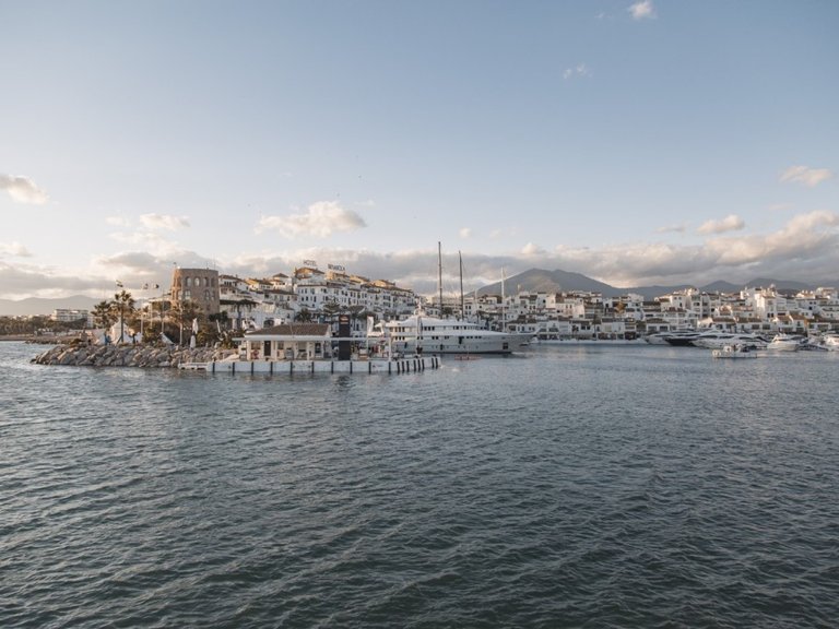 Apartment for Sale in Puerto Banús, Malaga 1