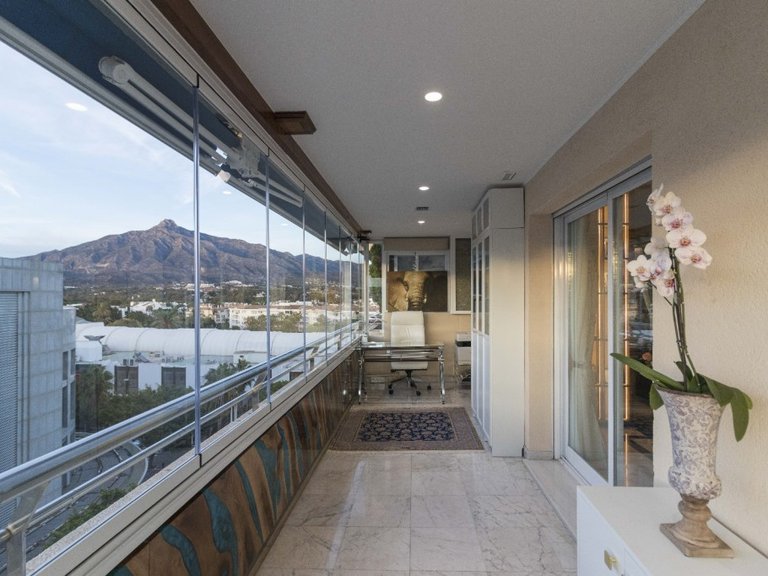 Apartment for Sale in Puerto Banús, Malaga 5