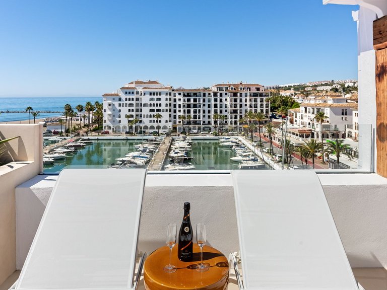 Apartment for Sale in La Duquesa, Malaga 1