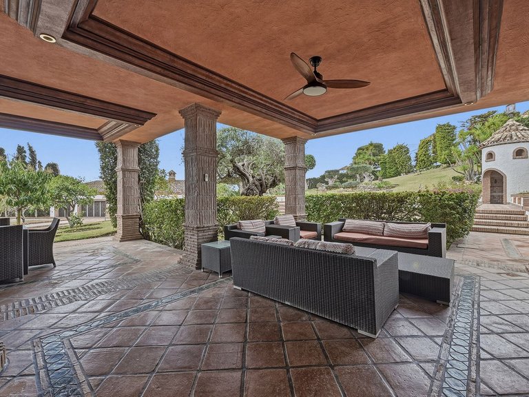 Villa for Sale in Las Chapas, Malaga 10