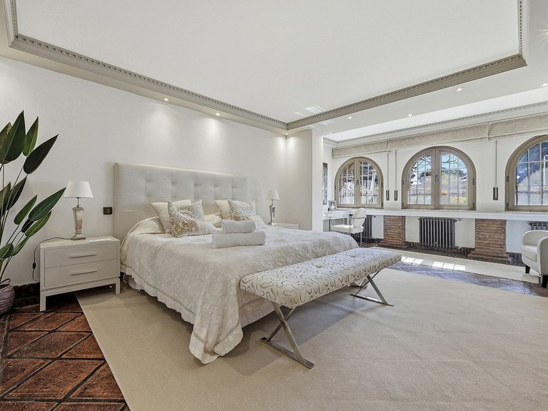 Villa for Sale in Las Chapas, Malaga 11