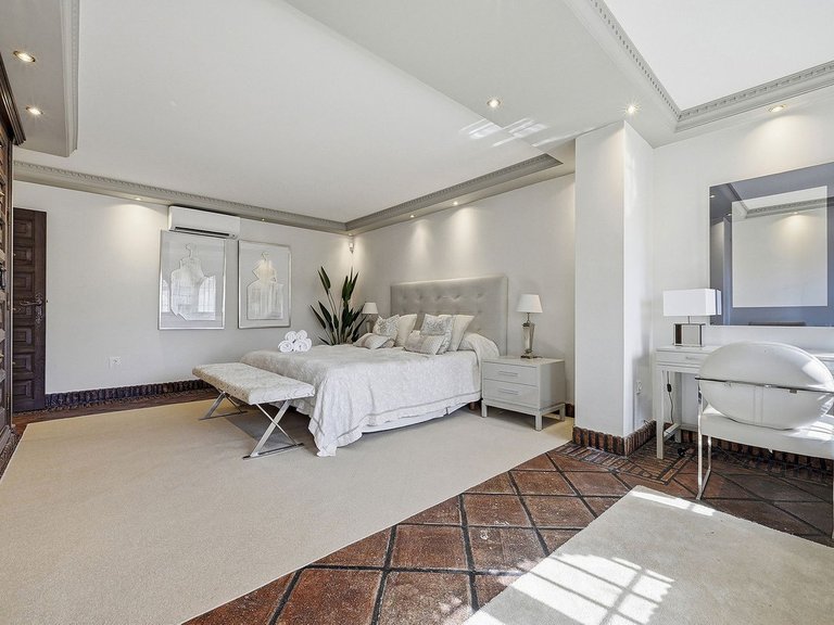 Villa for Sale in Las Chapas, Malaga 12