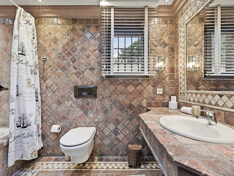 Villa for Sale in Las Chapas, Malaga 13