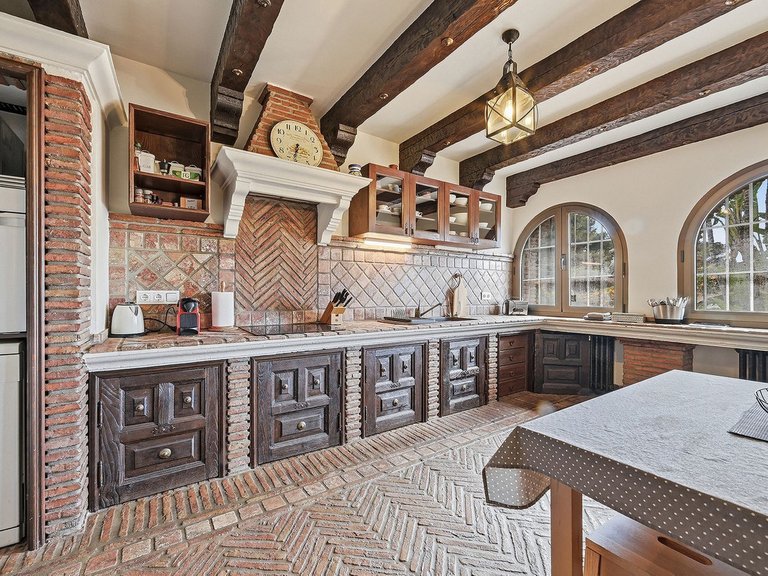 Villa for Sale in Las Chapas, Malaga 14