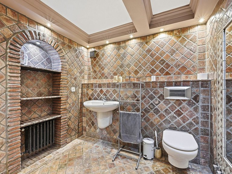 Villa for Sale in Las Chapas, Malaga 15