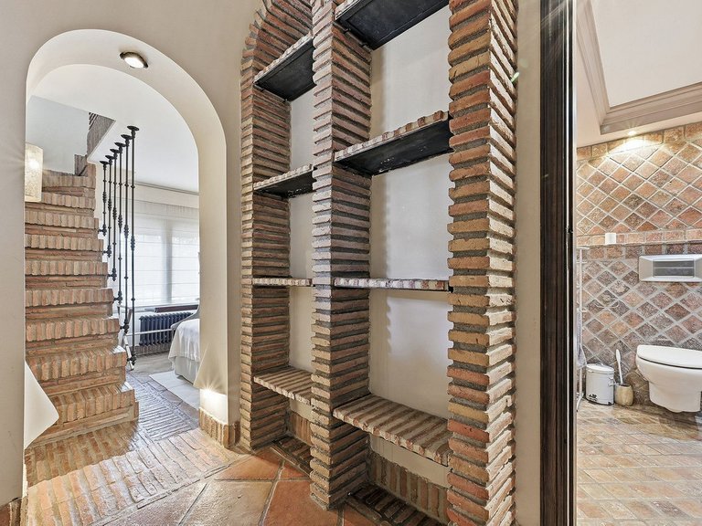 Villa for Sale in Las Chapas, Malaga 17