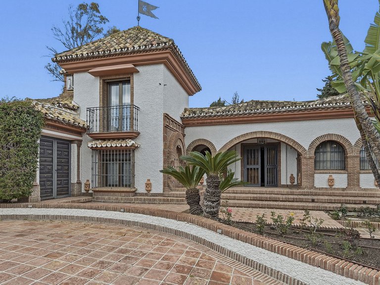 Villa for Sale in Las Chapas, Malaga 2