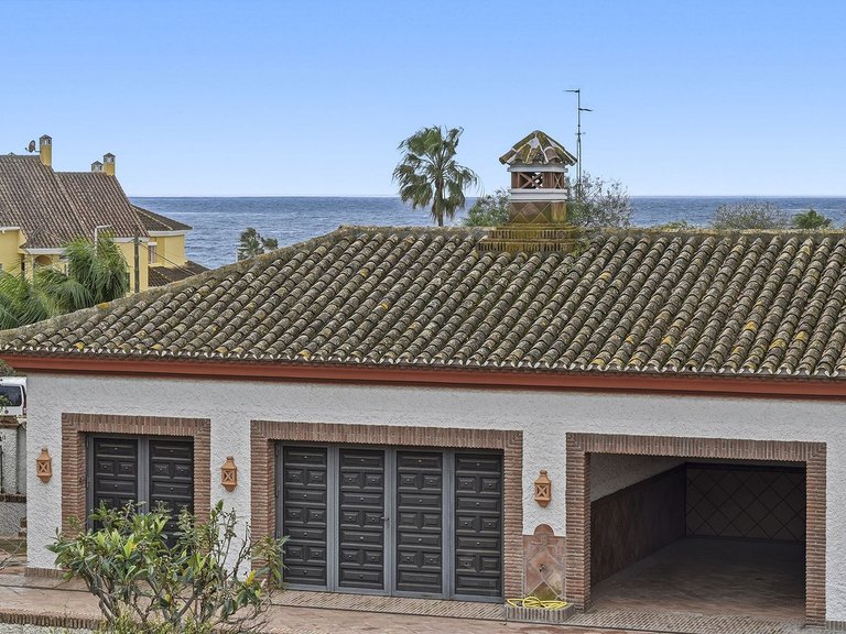 Villa for Sale in Las Chapas, Malaga 21
