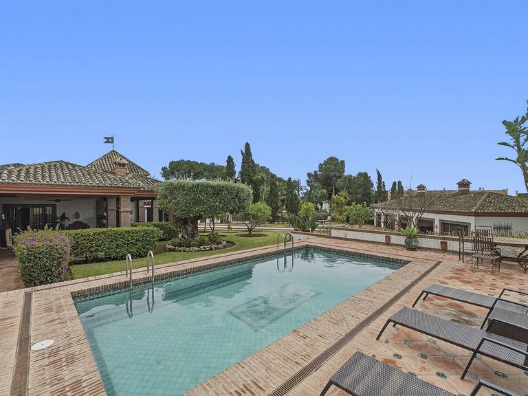 Villa for Sale in Las Chapas, Malaga 23