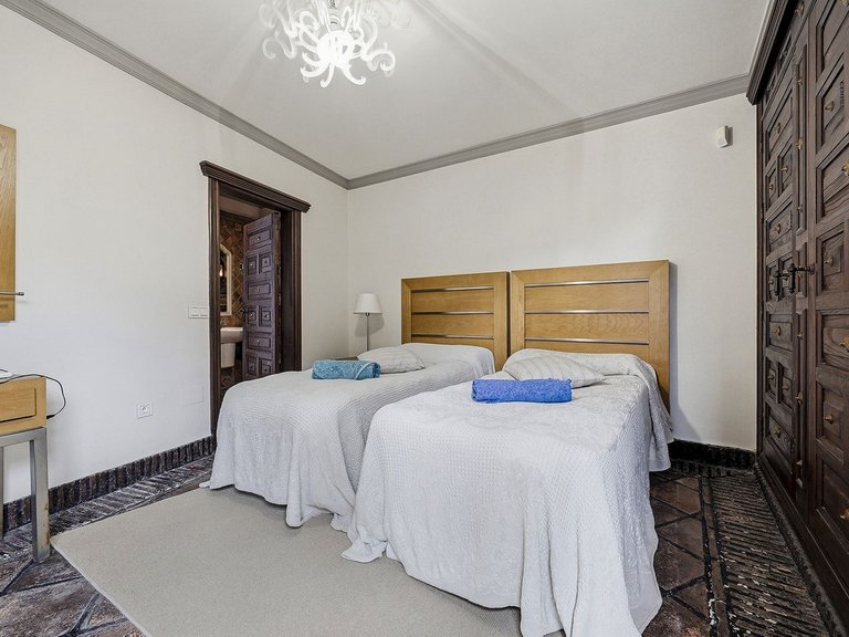 Villa for Sale in Las Chapas, Malaga 25