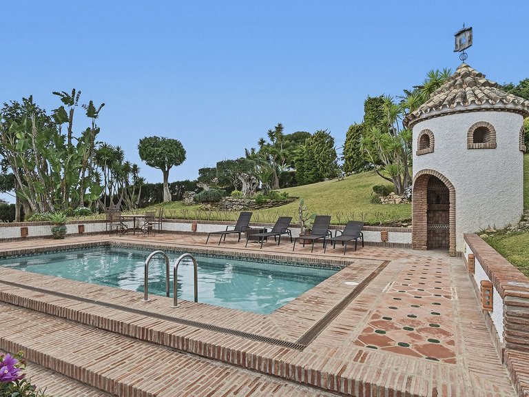 Villa for Sale in Las Chapas, Malaga 3