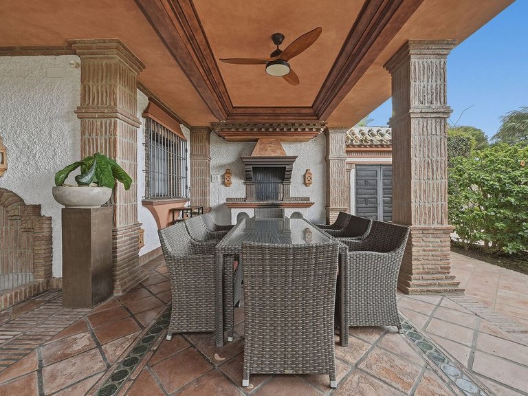 Villa for Sale in Las Chapas, Malaga 4