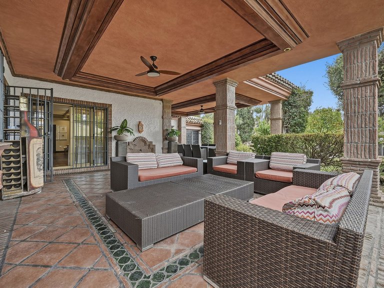 Villa for Sale in Las Chapas, Malaga 5