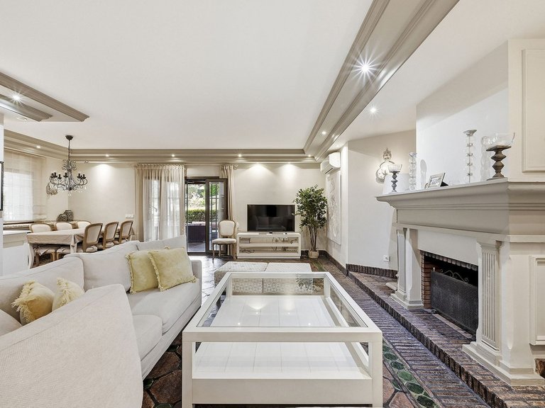 Villa for Sale in Las Chapas, Malaga 6