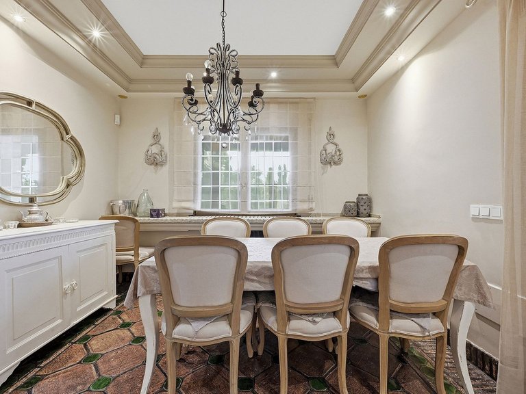 Villa for Sale in Las Chapas, Malaga 8