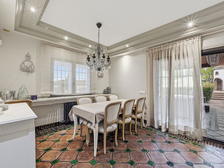 Villa for Sale in Las Chapas, Malaga 9