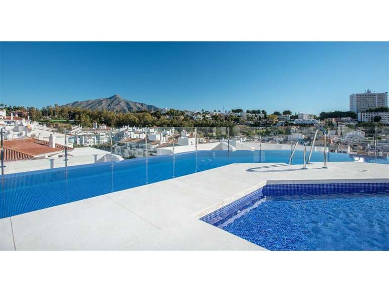 Apartment for  in Nueva Andalucía, Malaga 2