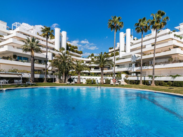 Apartment for Sale in The Golden Mile, Malaga 1