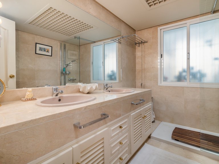 Apartment for Sale in The Golden Mile, Malaga 11