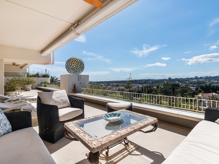 Apartment for Sale in The Golden Mile, Malaga 2