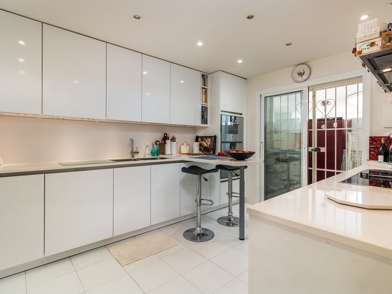 Apartment for Sale in The Golden Mile, Malaga 7