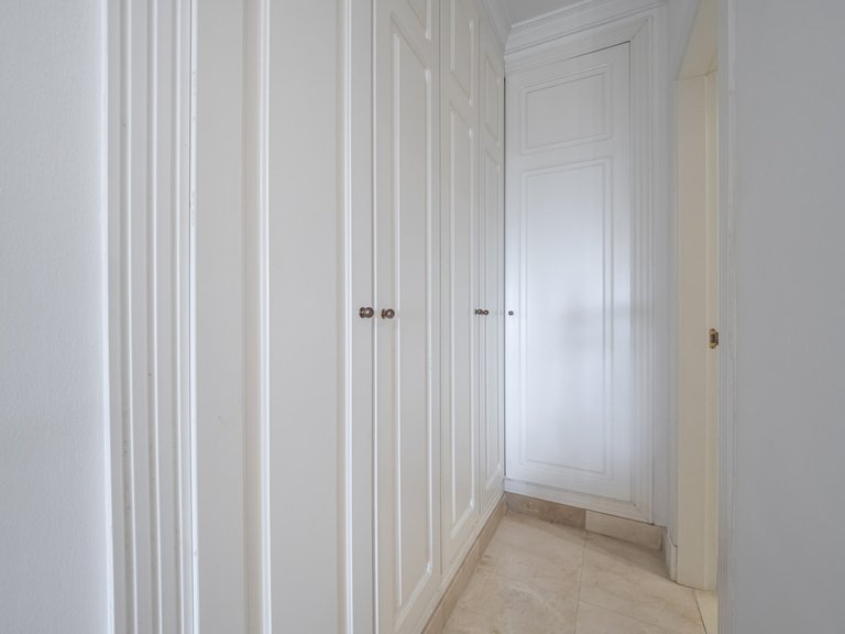 Apartment for Sale in Puerto Banús, Malaga 14