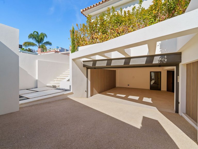 Villa for Sale in San Pedro De Alcántara, Malaga 31