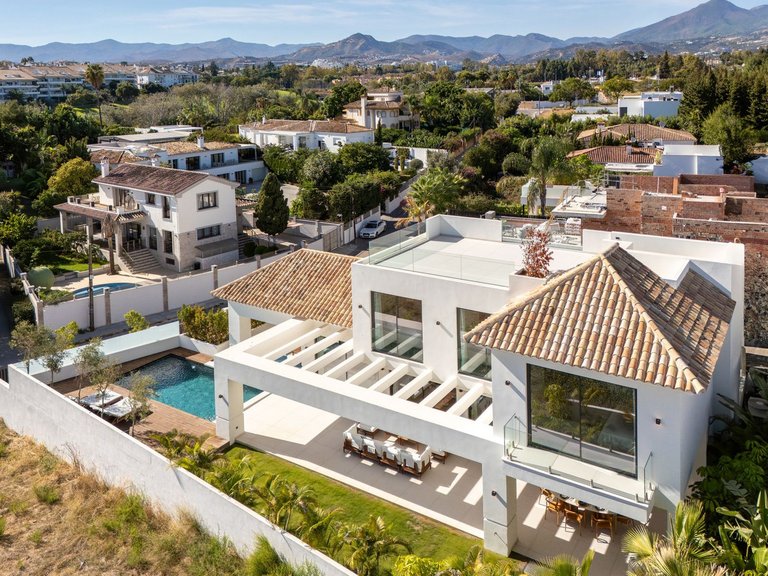 Villa for Sale in San Pedro De Alcántara, Malaga 50