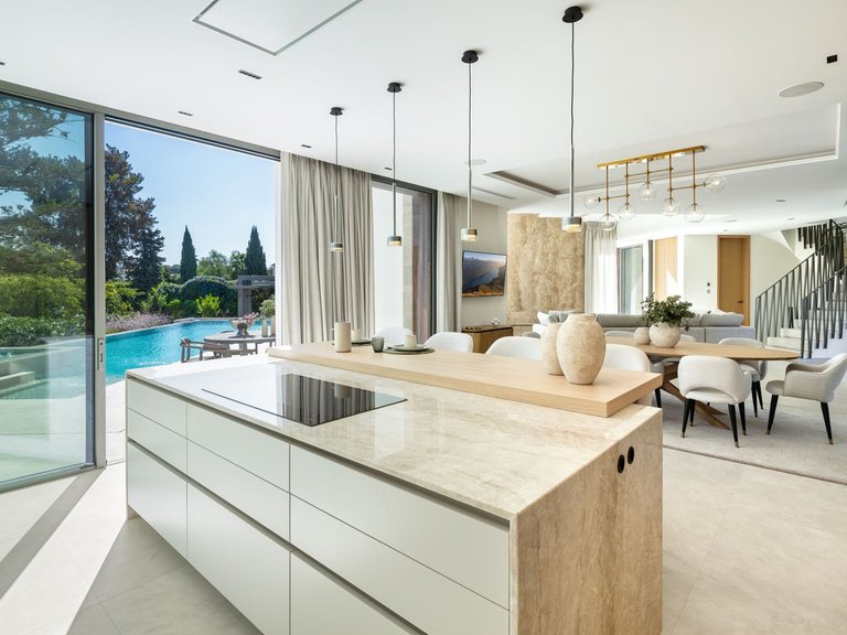 Villa for Sale in Marbella, Malaga 8