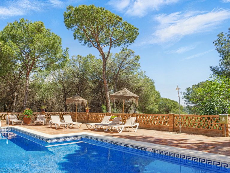 Apartment for Sale in Nueva Andalucía, Malaga 1