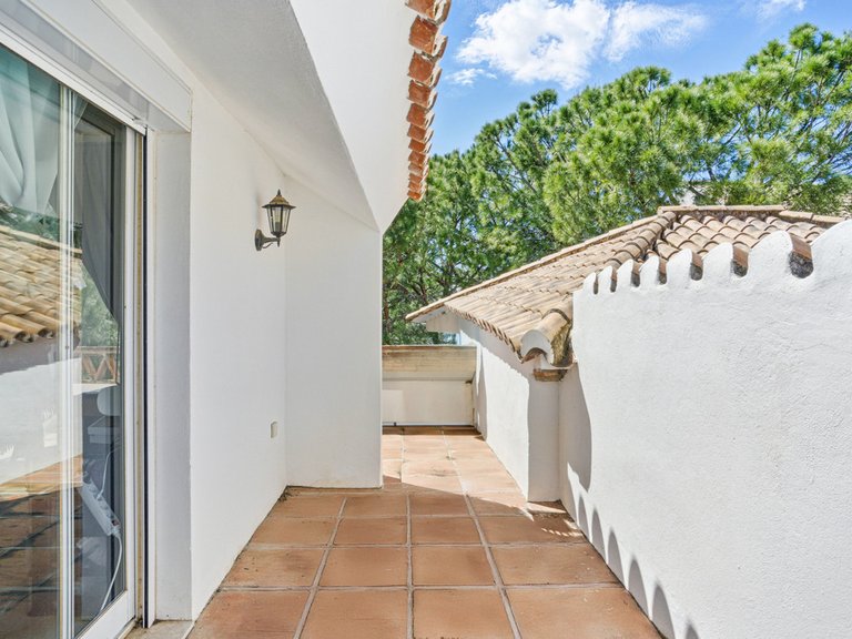 Apartment for Sale in Nueva Andalucía, Malaga 17