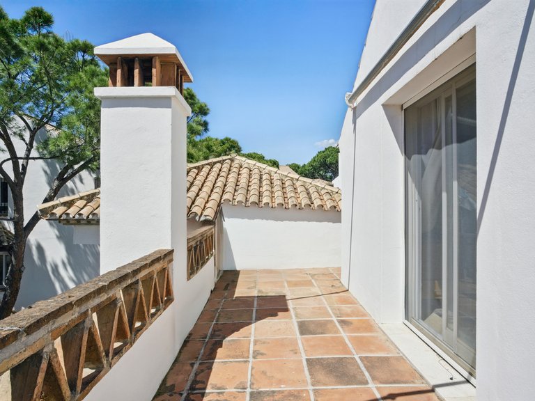 Apartment for Sale in Nueva Andalucía, Malaga 21