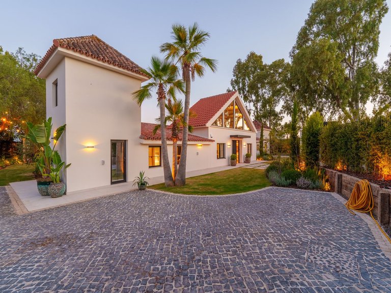 Villa for Sale in Puerto Banús, Malaga 49