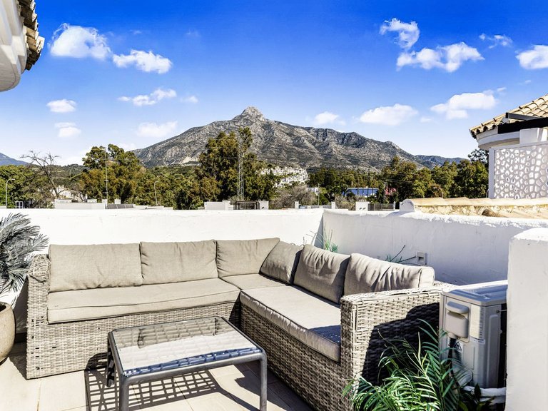 Apartment for Sale in Nueva Andalucía, Malaga 2
