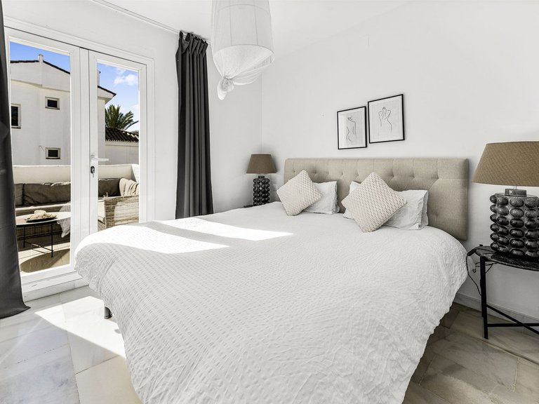 Apartment for Sale in Nueva Andalucía, Malaga 8