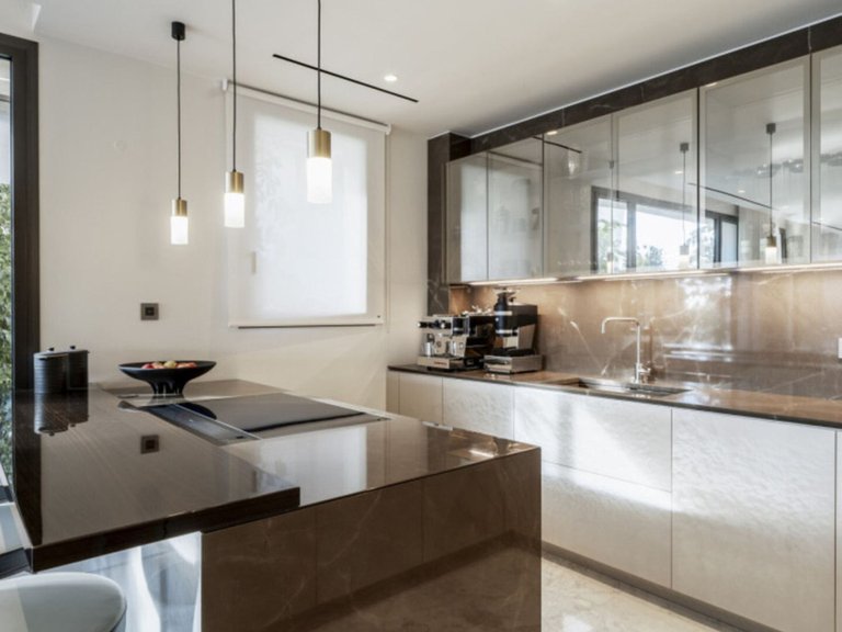 Villa for Sale in The Golden Mile, Malaga 11